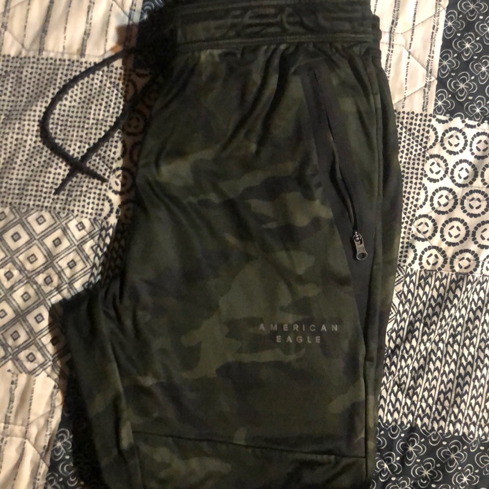 Men’s size Medium American Eagle Camo Joggers